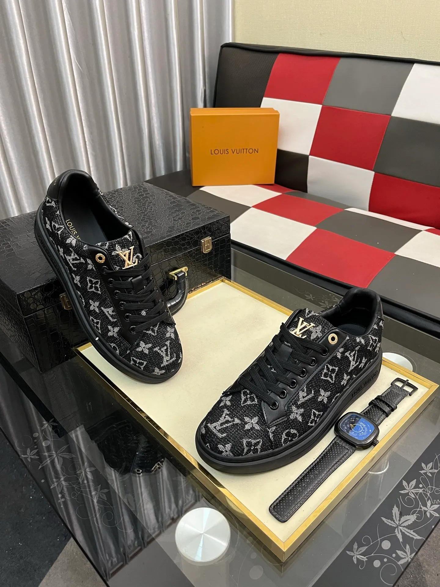 Men's shoes 💰400⌚️⌚️LV Louis Vuitton. The latest trendy casual shoes are popular in physical stores in sizes 38-44. New spring and summer comfortable imported custom original cowhide, unique jacquard fabric element design. Paired with sheepskin lining, Lv original bottom, [taiyang][taiyang] high-end packaging and high quality💪Details determine the quality, you can enter and leave the counter at will, welcome to compare🇮🇹